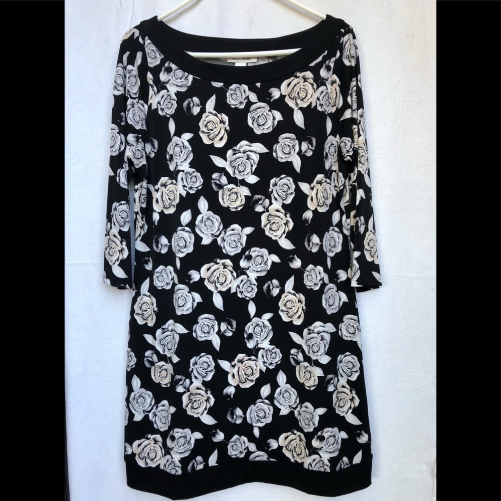 White House Black Market Summer Flower Mini